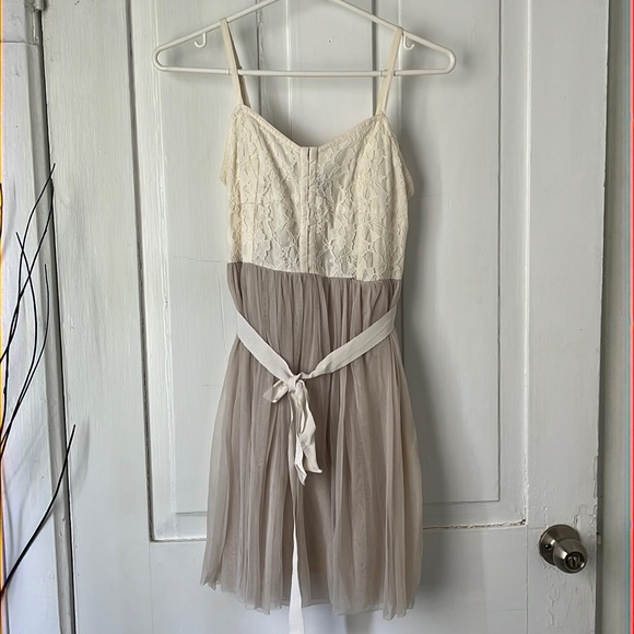 Beautiful cream dress. - Picture 1 of 1